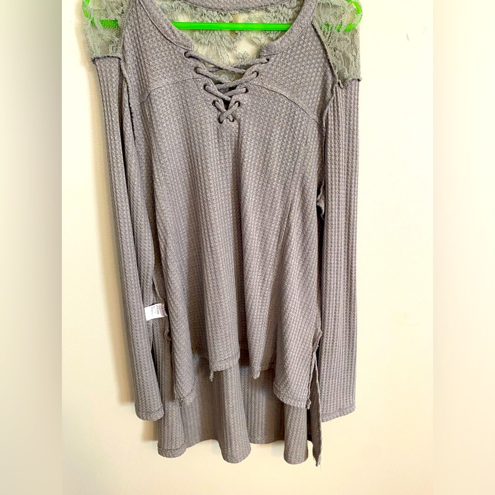 Long Sleeveeve Gray Waffle Blouse withh Lace accents